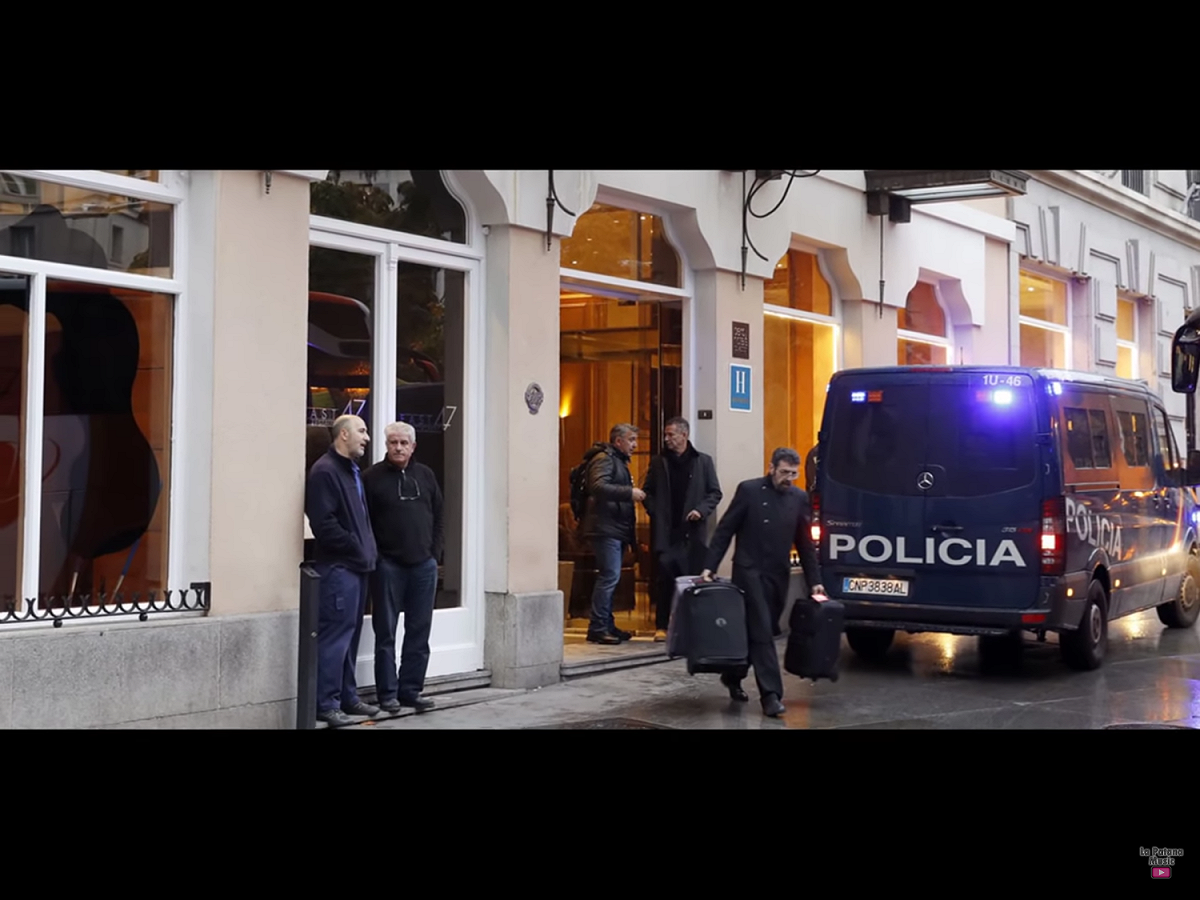 代表洋基老爹的公關公司和西班牙媒體今天指出，一名小偷佯裝成這位波多黎各歌手，潛入後者在西班牙下榻的飯店房間，從保險箱內偷走價值200萬歐元的珠寶。 圖：翻攝自Youtube