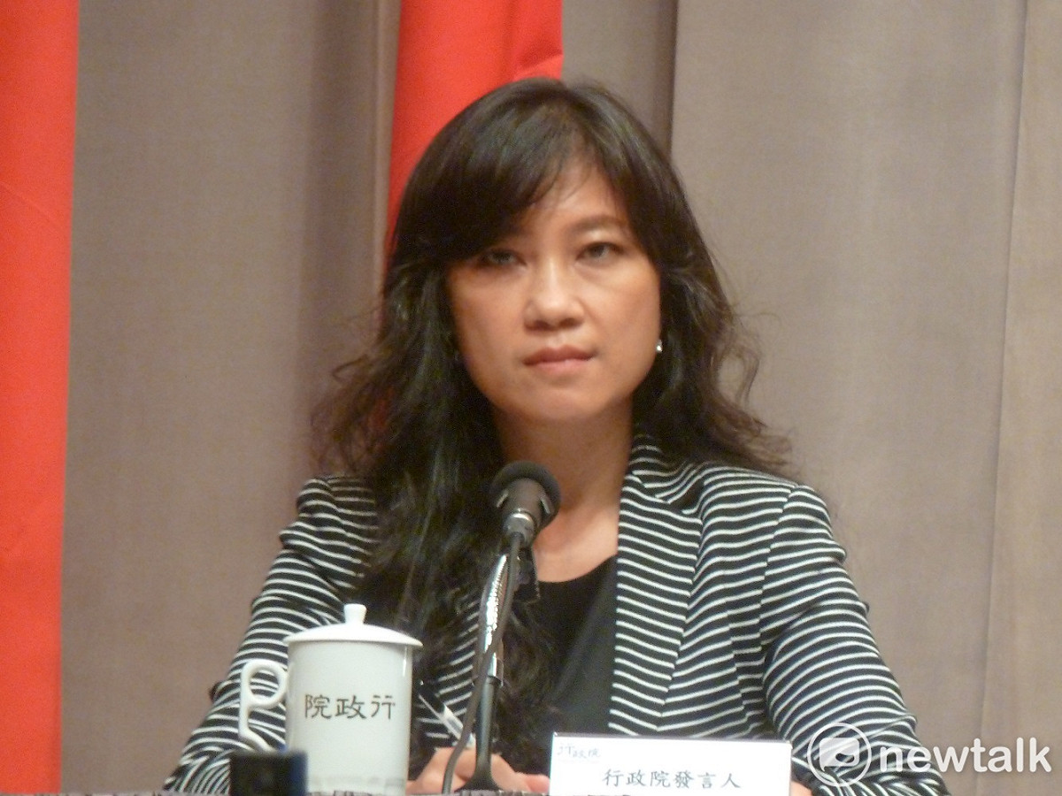 行政院發言人Kolas Yotaka（谷辣斯．尤達卡）今（10）天上午在政院親子日活動後受訪指出，這並不是在公墓上直接種電，而是在公墓旁的閒置空地或已完成遷葬的舊墓地尋找可能的空間進行綠能發展。 圖：謝莉慧/攝(資料照片)
