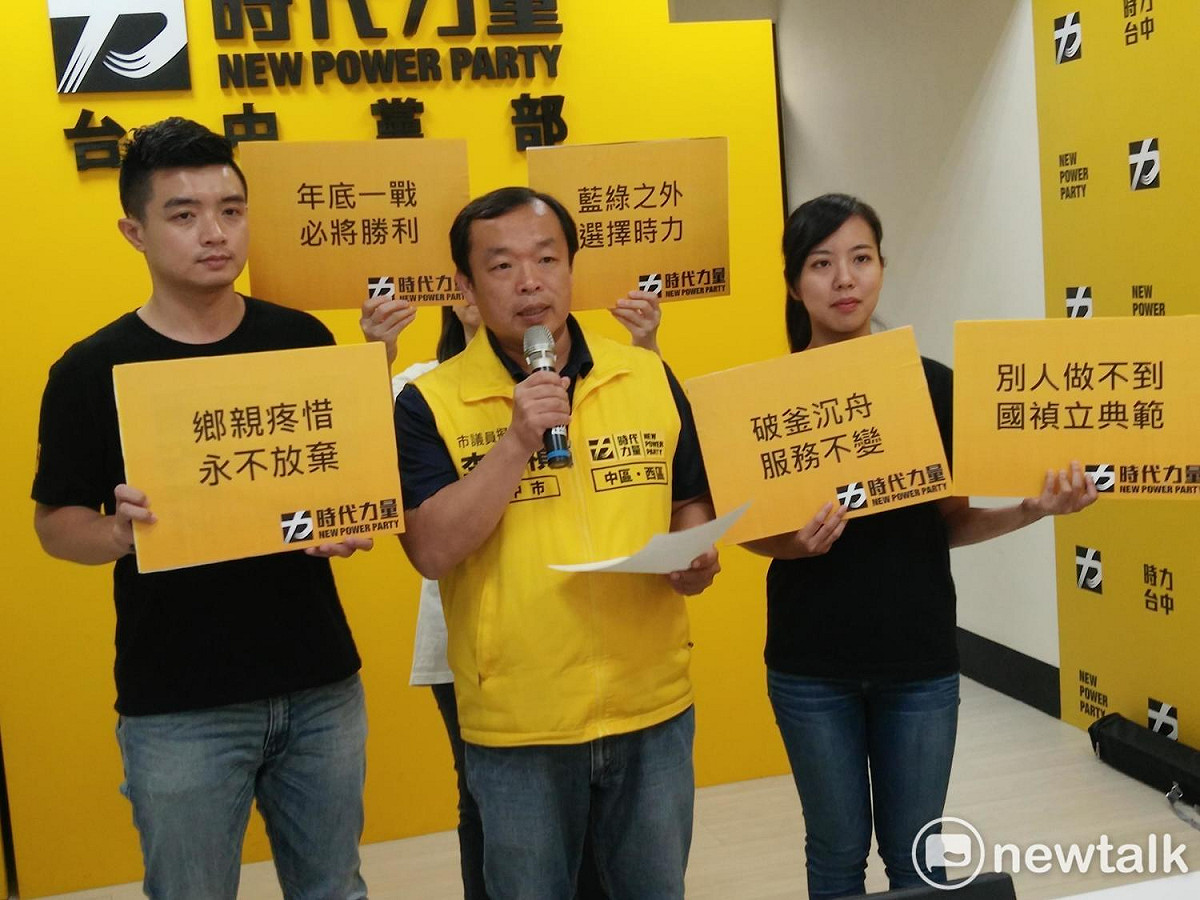 李國禎（中）宣布不會帶職參選，會在登記市議員那天同時辭去吉龍里長職務。 圖 : 唐復年/攝