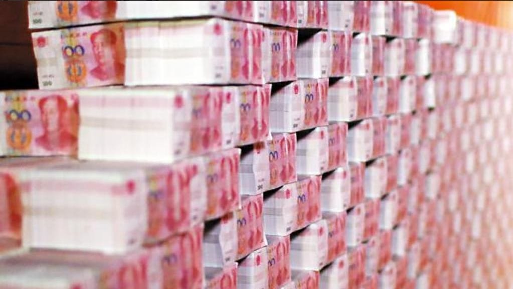 前華融董事長賴小民涉貪，住處搜出3噸重，約2.7億人民幣現鈔。 圖/翻拍自微博