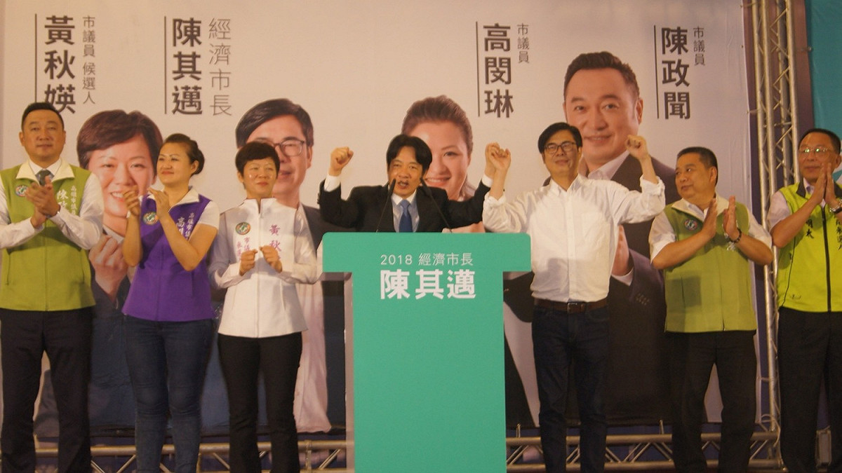高雄市長參選人陳其邁與行政院長賴清德在高雄岡山合體舉行造勢。 圖：陳其邁選辦提供