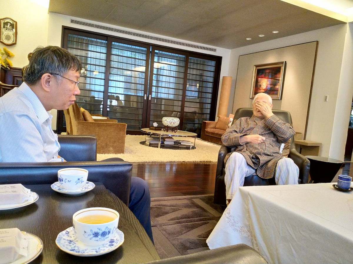 台北市長柯文哲11日拜會前總統李登輝。 圖：詹錫奎提供