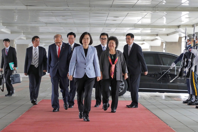 除了蔡英文，總統府秘書長陳菊也會一同出訪，協助與美國僑界互動。 圖：翻攝總統府網站