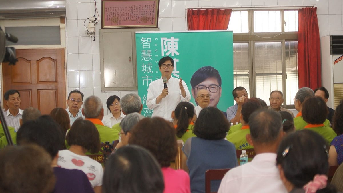 高雄市長參選人陳其邁今 (12) 日表示，為振興左營經濟，「左營大車站計畫」，以高鐵車站為核心，規劃設置金融科技園區、科技育成中心，鼓勵國際企業進駐，並引進大型百貨公司和旅社，活絡左營經濟。 圖：陳其邁競選辦公室/提供
