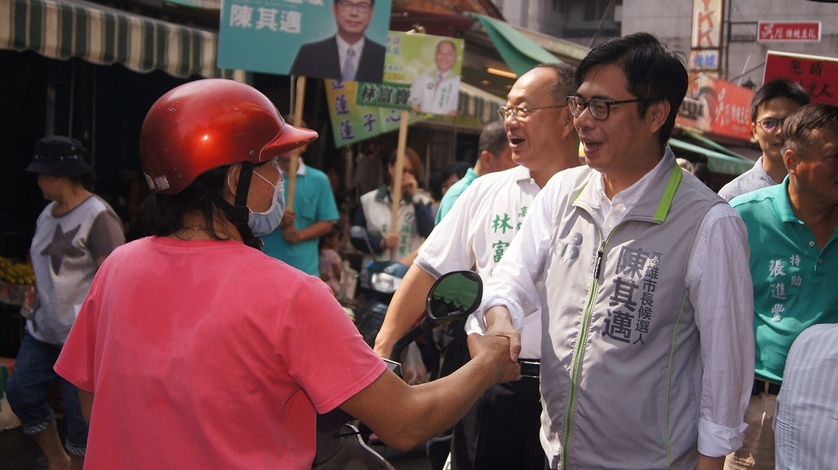 陳其邁表示，他在立法院強力推動退休農民與勞工的職災保險外，也希望讓老農在退休後，仍能有穩定的經濟支柱。 圖：陳其邁辦公室/提供