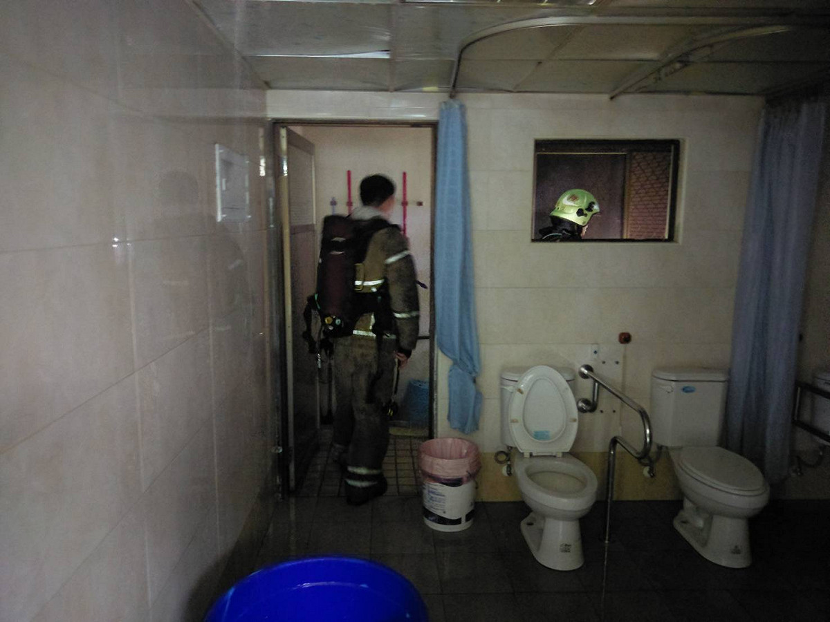 高雄市前鎮區和平二路上的安養院於昨(12)日被通報起火，所幸火勢在消防隊抵達之前便已被民眾自行消滅，目前未傳出有人員傷亡受困。 圖 : 翻攝自網路