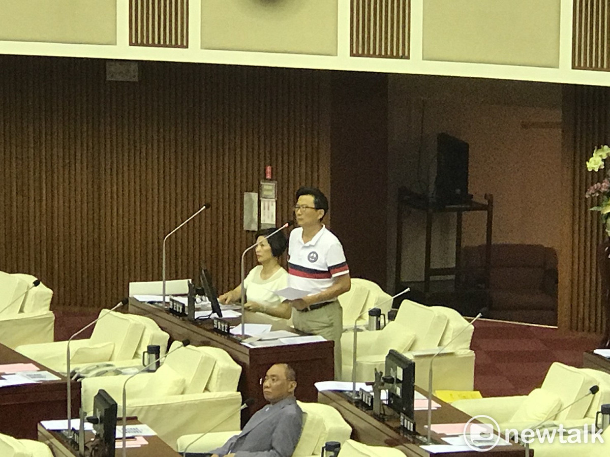 國民黨台北市議員吳世正批評柯文哲，雙城論壇講稿風波說謊、政治誠信受質疑。 圖：曾薏伃 / 攝