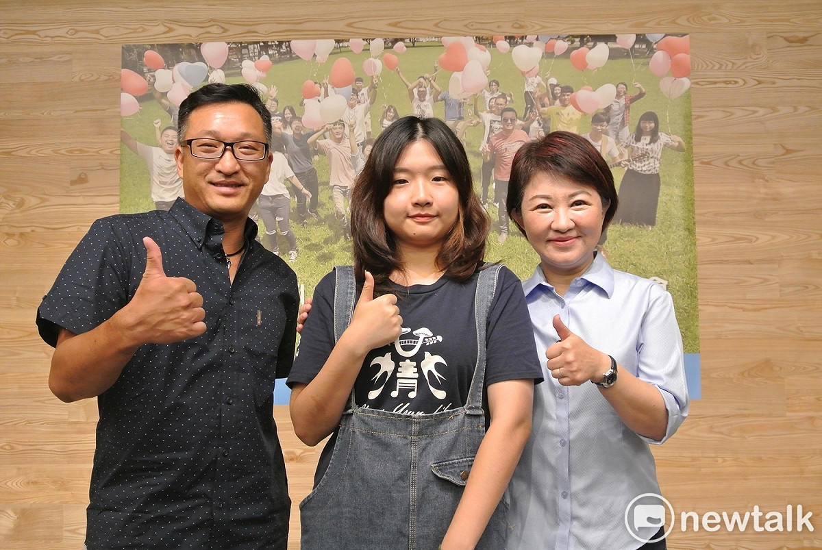 導演徐森城、女主角陳小八及盧秀燕。 唐復年/攝