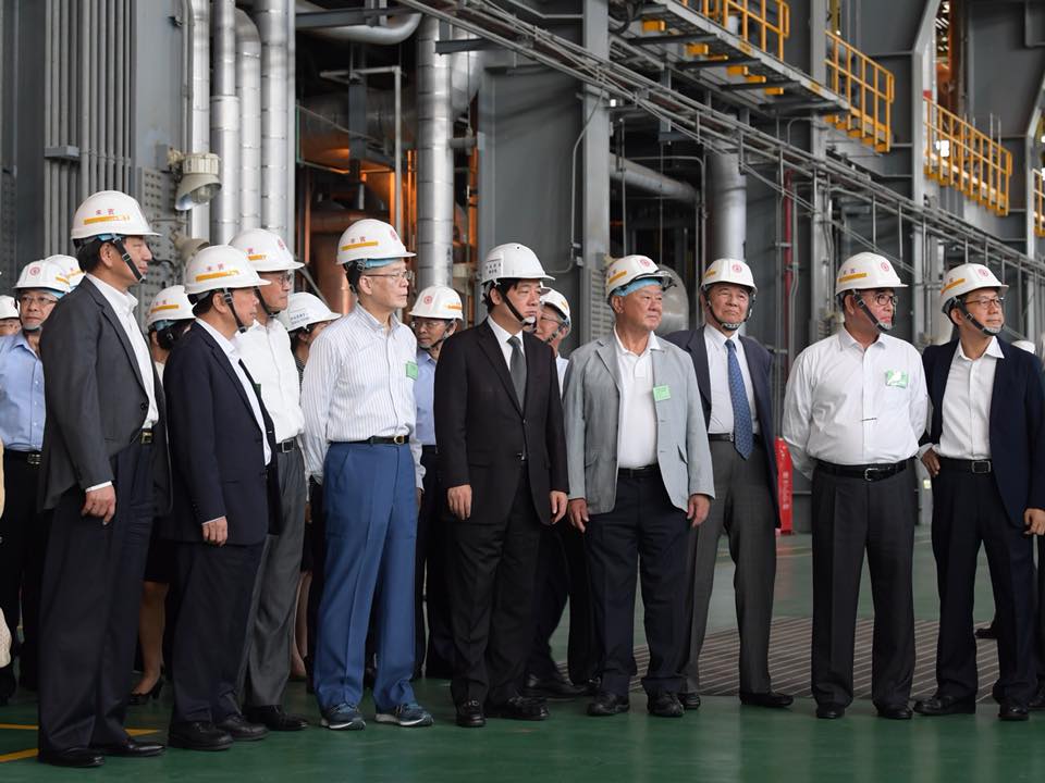 行政院今（13）日邀請工商協進會的企業領袖們直接進入林口電廠，共同了解國家整體電力建設與供電情況。 圖：擷自賴清德臉書粉絲專頁