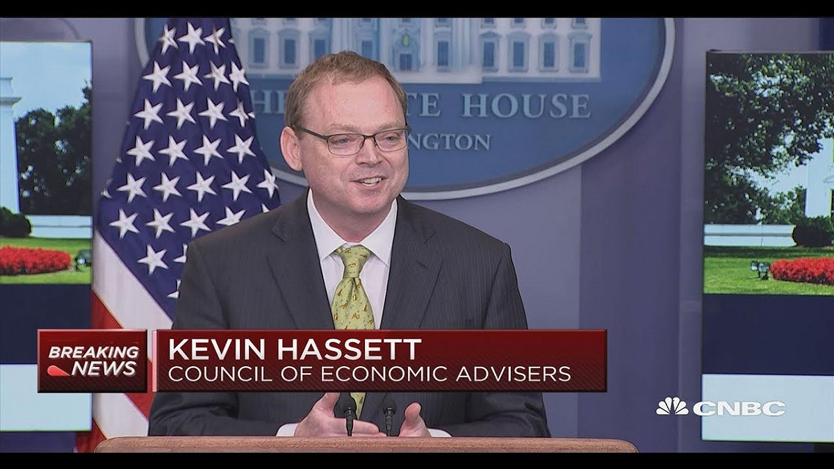 白宮經濟顧問哈塞特（Kevin Hassett）今天表示，土耳其里拉近來對美元匯率急貶，川普政府目前正「密切」觀察土耳其金融情勢。 圖：翻攝自youtobe