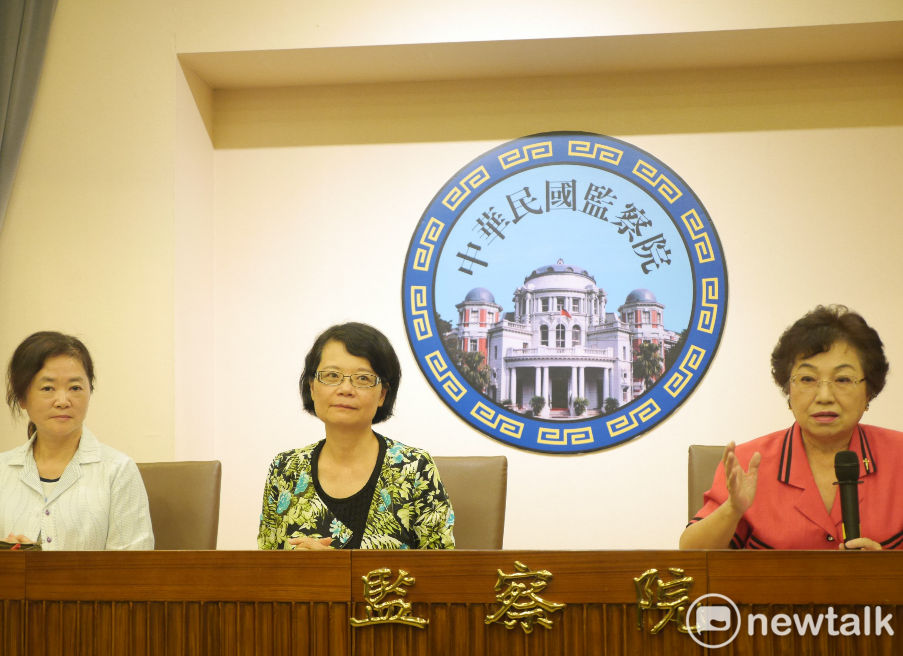 監察委員王美玉（中）、林雅鋒（左）調查「南投縣某安置機構收容少年發生性侵」案件，監察院日前再通過調查報告，糾正南投縣政府、衛福部、法務部及彰化縣政府。
 圖：聶良恩／攝