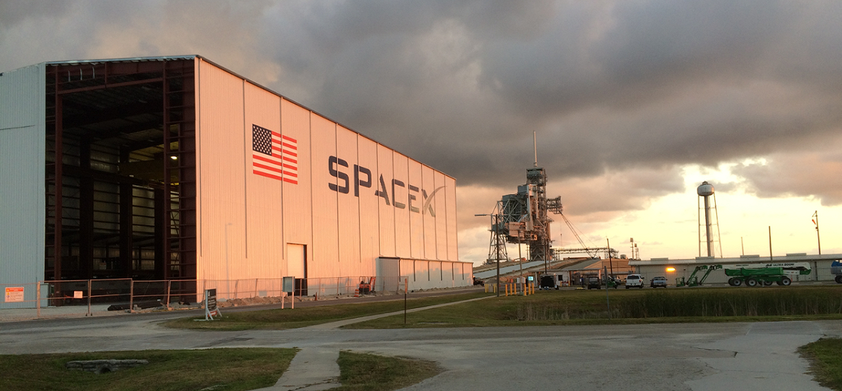 SpaceX昨(13)日宣誓，明年一定會把首批太空人送到外太空。
 圖：翻攝自維基百科