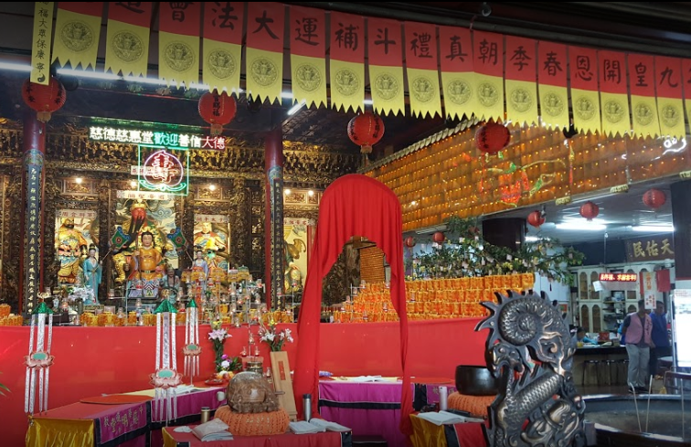 台中慈德慈惠堂創建於民國七十二年，由原本租屋的透天民宅，在短短兩年多中，購得現今土地約五百坪的台中市中心，佔有天時地利人和之便利性。 圖：翻攝自網路