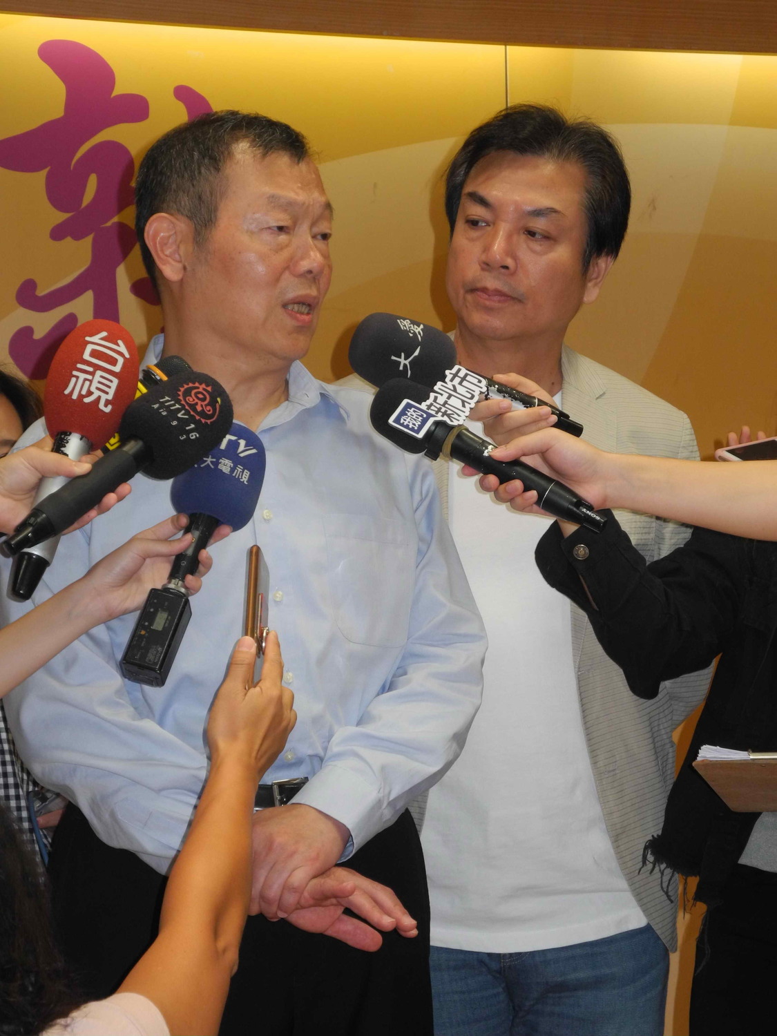 新北市衛生局長林奇宏、環保局長劉和然，今天上午說明針對登革熱防疫作為及進度， 圖：王峻昌/攝