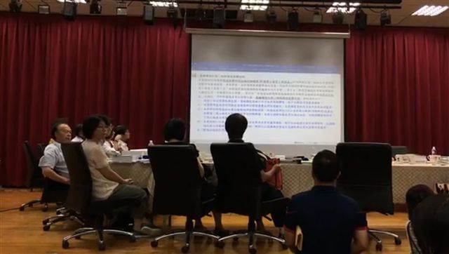 高雄市政府環保局今(15)日三度召開馬頭山事業廢棄物掩埋場環評大會。 圖：反馬頭山事業廢棄物掩埋場自救會/提供