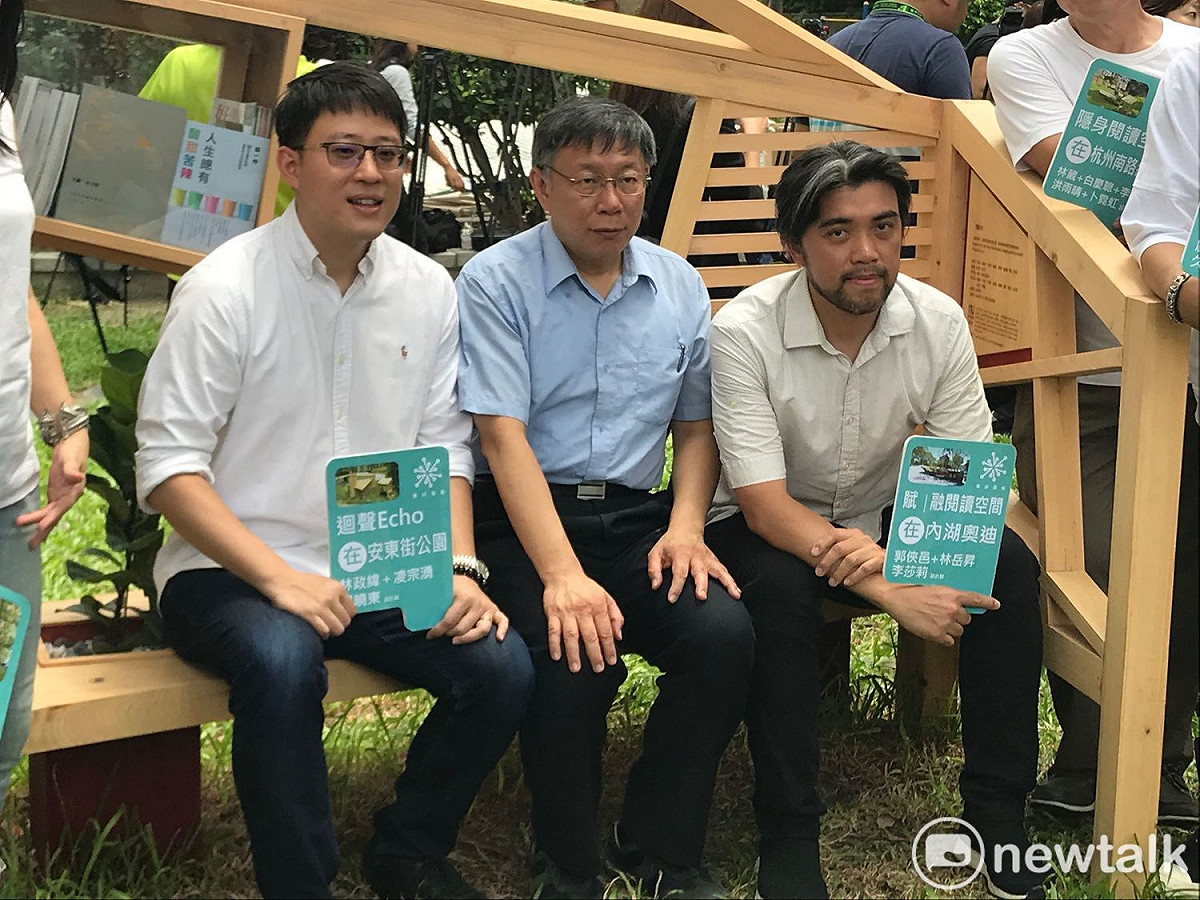 台北市長柯文哲（中）今日出席城市公園綠地遇見美好閱讀空間快閃活動。 圖：周煊惠 / 攝（資料照片）