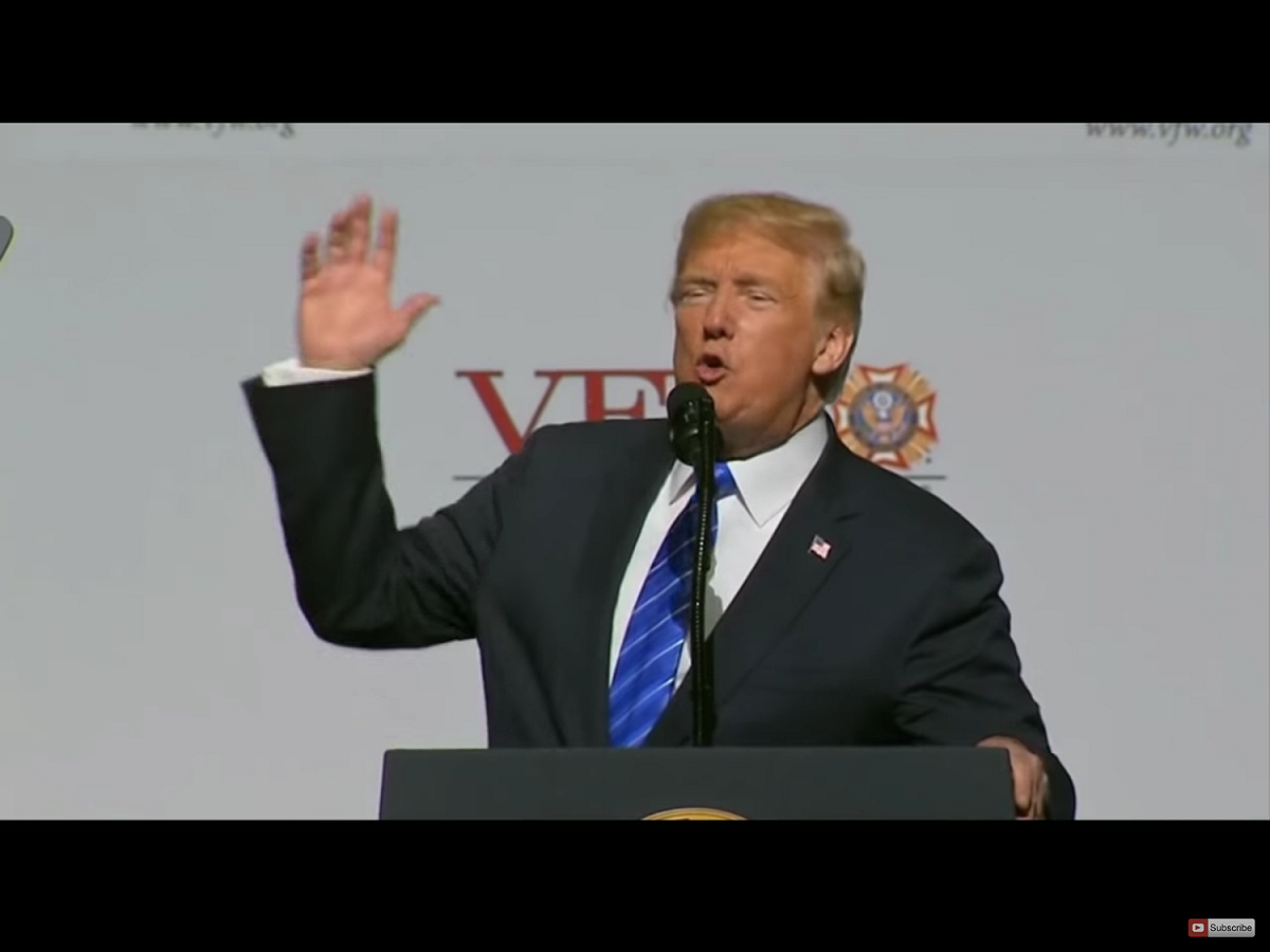 這項決議案由夏威夷州選出的民主黨籍參議員夏茨（Brian Schatz）及參院少數黨領袖、紐約州參議員舒茲（Charles Schumer）提出，文中還提到，歷史上，只有獨裁專制的政府及領導人才會試圖破壞、審查、壓迫及控制新聞界。 圖：翻攝自Youtube