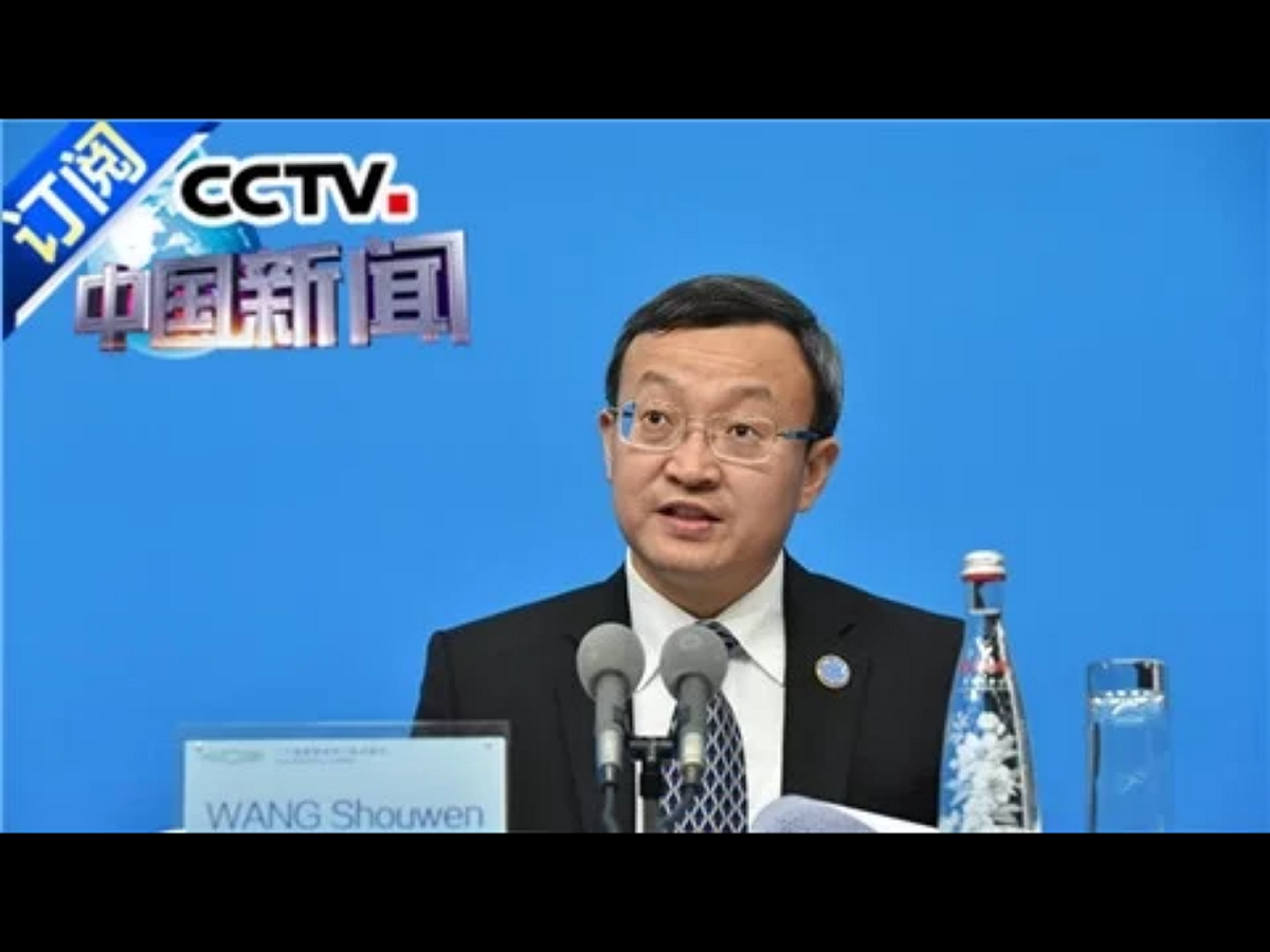 中方主談代表王受文（如圖）是中國商務部負責中美貿易戰的重要人物，美方談判代表馬爾帕斯是主管國際金融服務貿易的副財長。不過，即將舉行的會議與前幾輪會談相比層級比較低，美國財政部長姆努欽、商務部長羅斯和中國國務院副總理劉鶴參與了以前的會談，這次都沒有在名單中。 圖：翻攝自Youtube