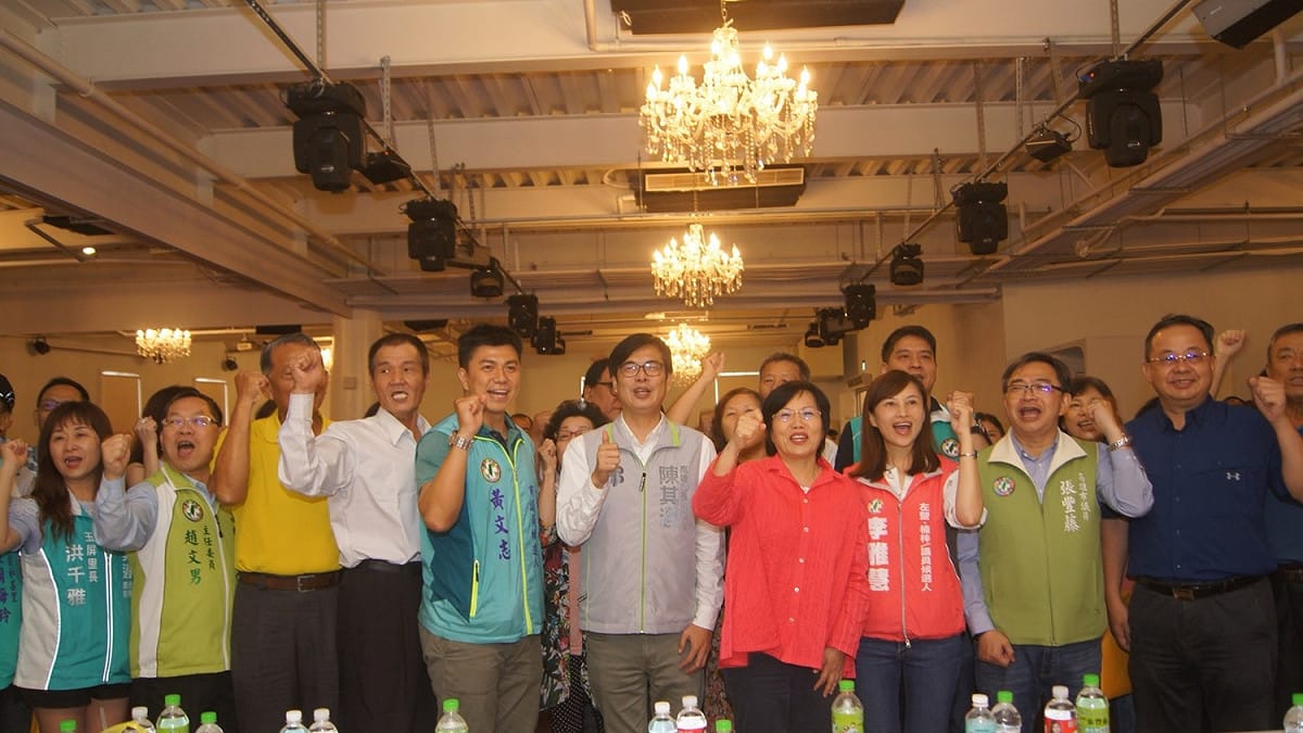 陳其邁也感謝劉世芳委員，在立法院對於新台17線建設的努力，他一定會與劉世芳委員合作爭取預算，在四年內加速推動，打通連結茄萣到左營的任督二脈。 圖：陳其邁辦公室/提供