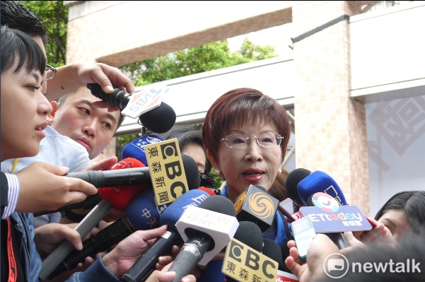 國民黨第20屆第二次全代會今天在板橋體育館舉行，前主席洪秀柱說，黨主席吳敦義現在身陷困境，非常辛苦。 圖：陳佩君/攝