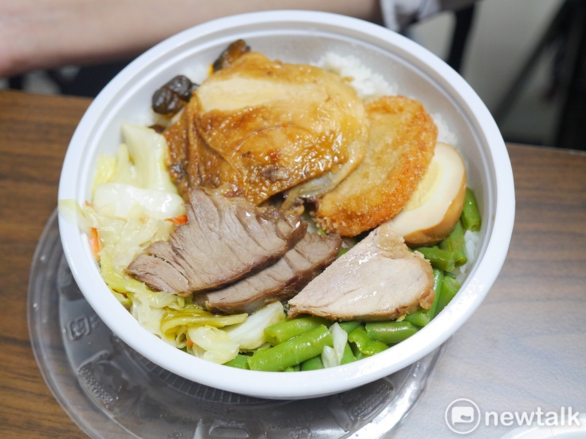圓形的葷食便當。 圖：趙婉淳/攝