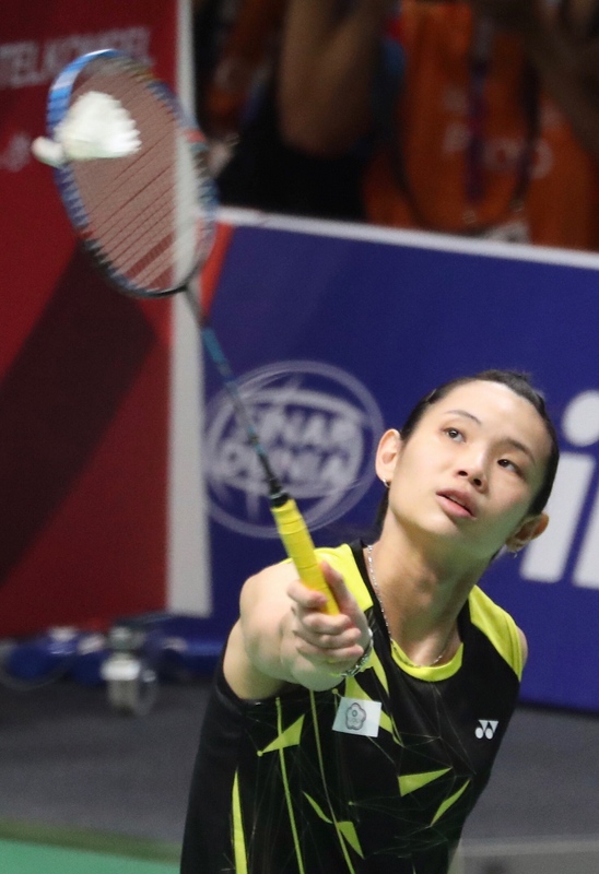印尼雅加達亞運羽球女子團體賽，中華隊19日由球后戴資穎（圖）打頭陣，前3點單打都順利搶勝，以3比0擊敗巴基斯坦，晉級8強。 圖 : 中央社