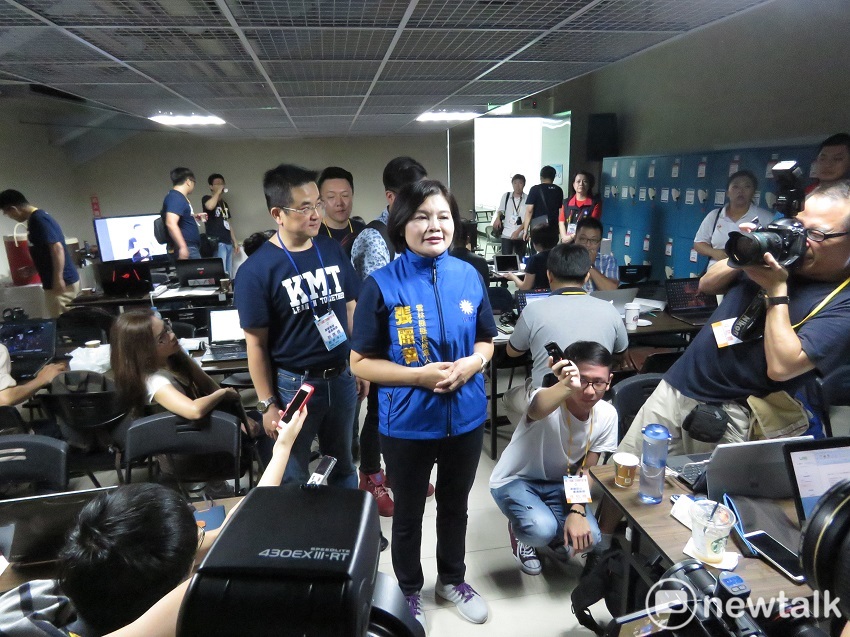 對於22縣市齊揮棒，獨缺張麗善一事，她回應，高鐵一小時才一班，一但錯過就很容易延誤。 圖 : 陳佩君/攝