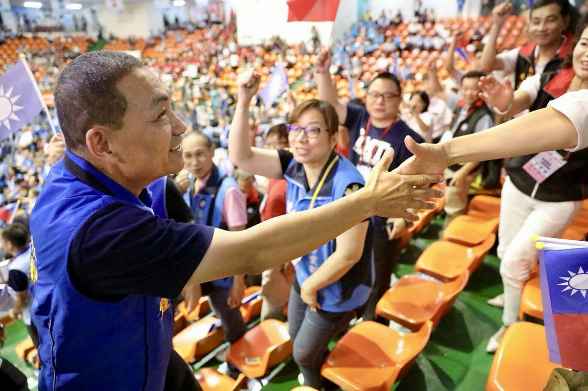 侯友宜今天出席國民黨全代會，與其他縣市長參選人一同造勢。 圖：侯辦提供
