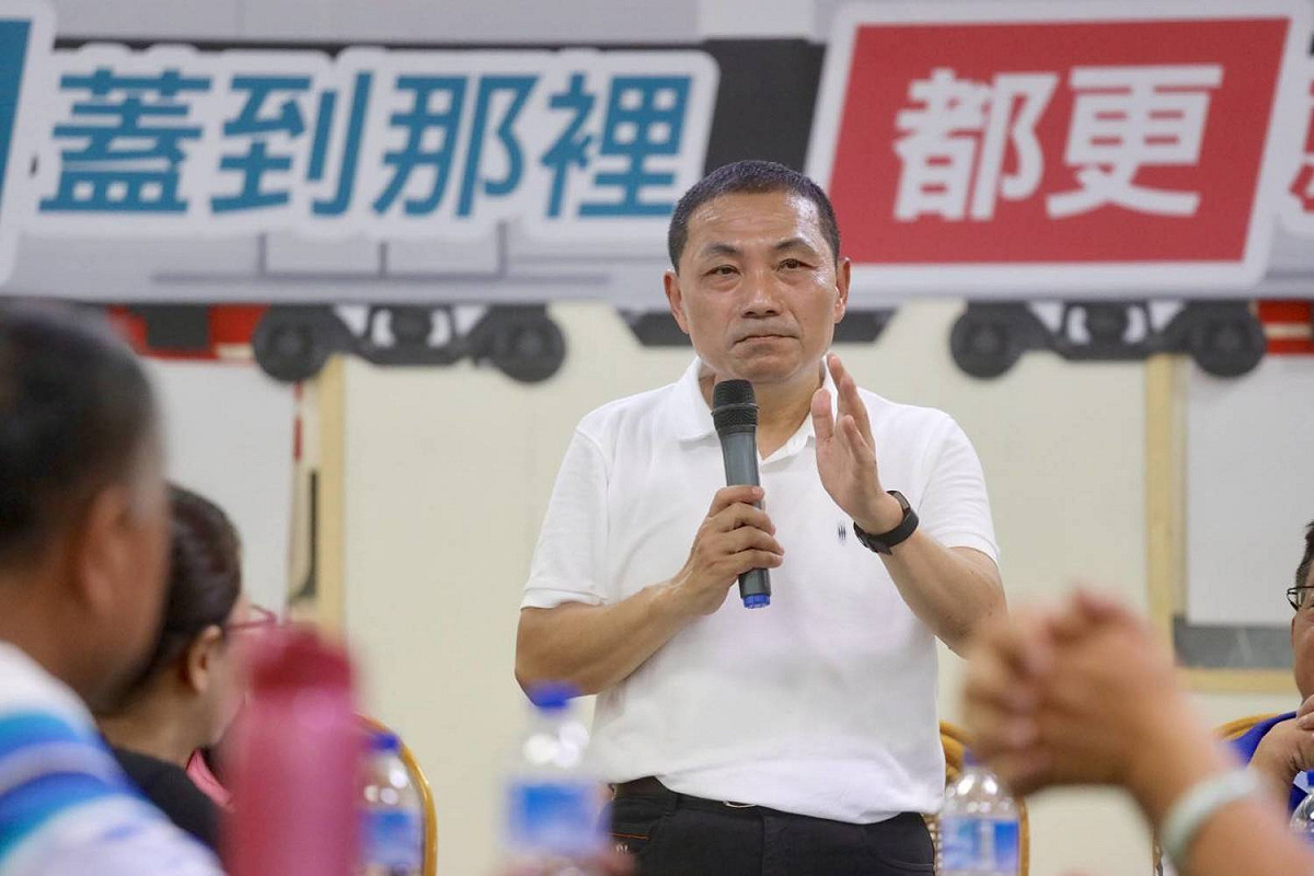 侯友宜希望蘇貞昌先把他所提出的三個議題「燃煤電廠蓋不蓋?軌道建設要不要繼續做?百倍都更怎麼做?」講清楚。 圖:侯友宜競選辦公室/提供