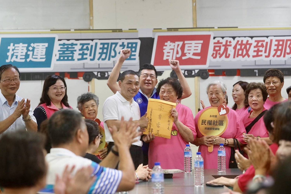 侯友宜認為政府執行都更，首重「不要與民爭利」，建立民眾對政府的信任，讓建商得到合理的利潤，擔負協調角色，並拿出執行力，創造住戶、建商以及政府三贏。  圖:侯友宜競選辦公室/提供