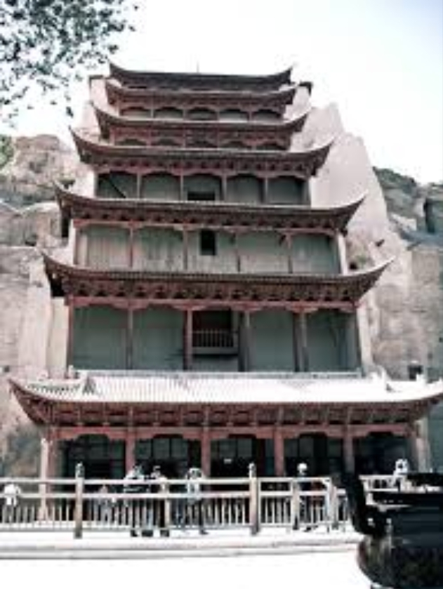 近日青海警方近日破獲一起「九層妖樓」盜墓案，逮捕26名嫌犯，追回600餘件文物。 圖：翻攝中國互動百科