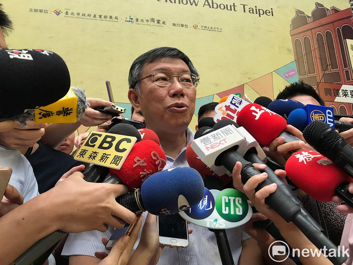 傳出北市府研擬恢復軍公教場館優惠，台北市長柯文哲今日以醫生開抗生素給病人來比喻。 圖 : 周煊惠 / 攝