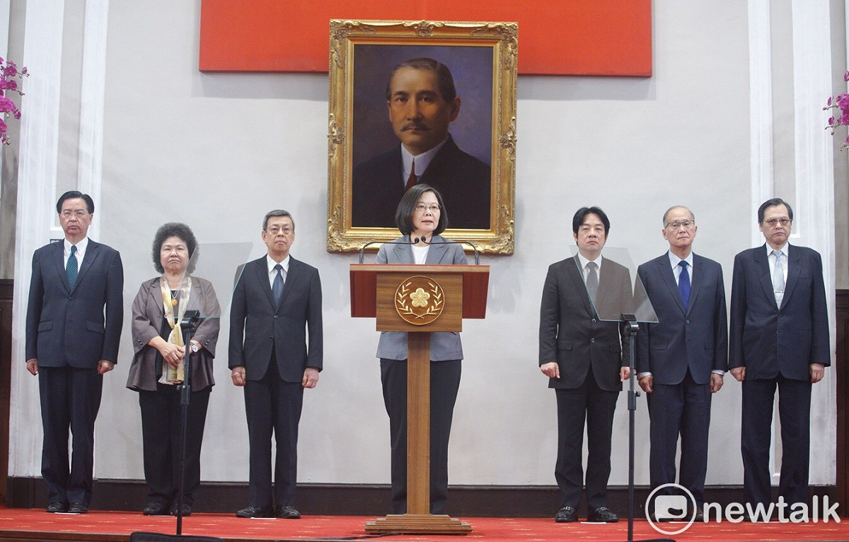 外交部就證實台薩關係生變，蕯爾瓦多也隨即和中國建交。蔡英文於今（21）日中午12時10分親上火線召開記者會。  圖：張良一/攝