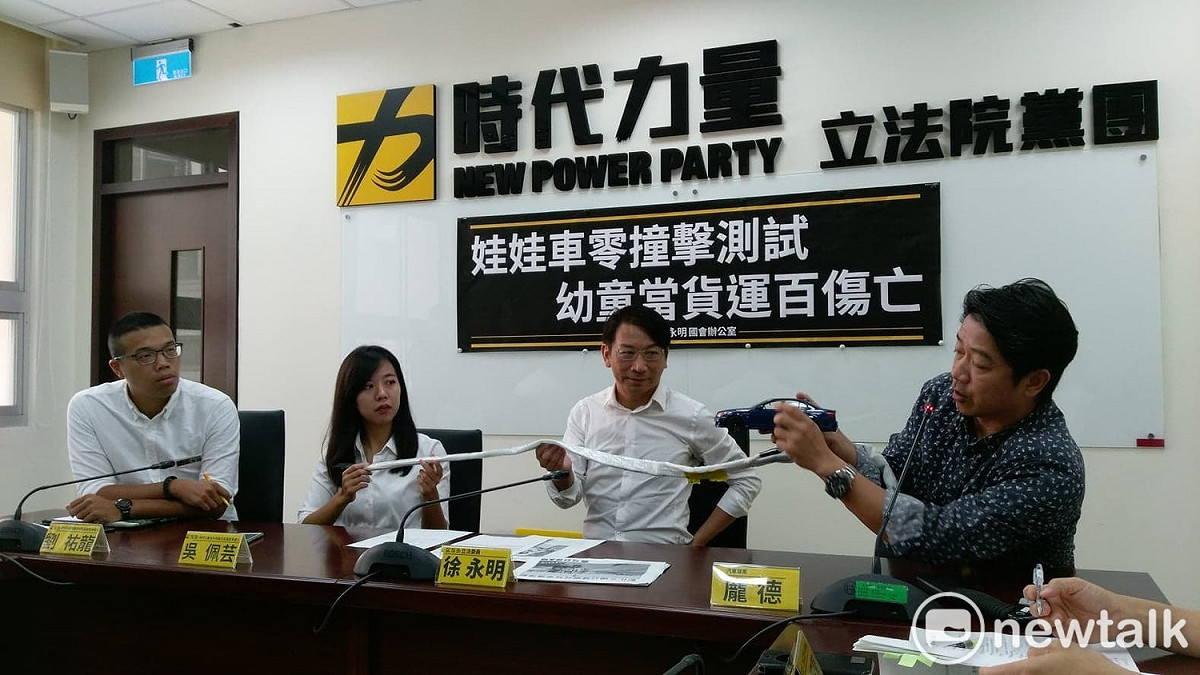 徐永明今天召開「娃娃車零撞擊測試，幼童當貨運百傷亡」記者會。 圖:陳佩君/攝