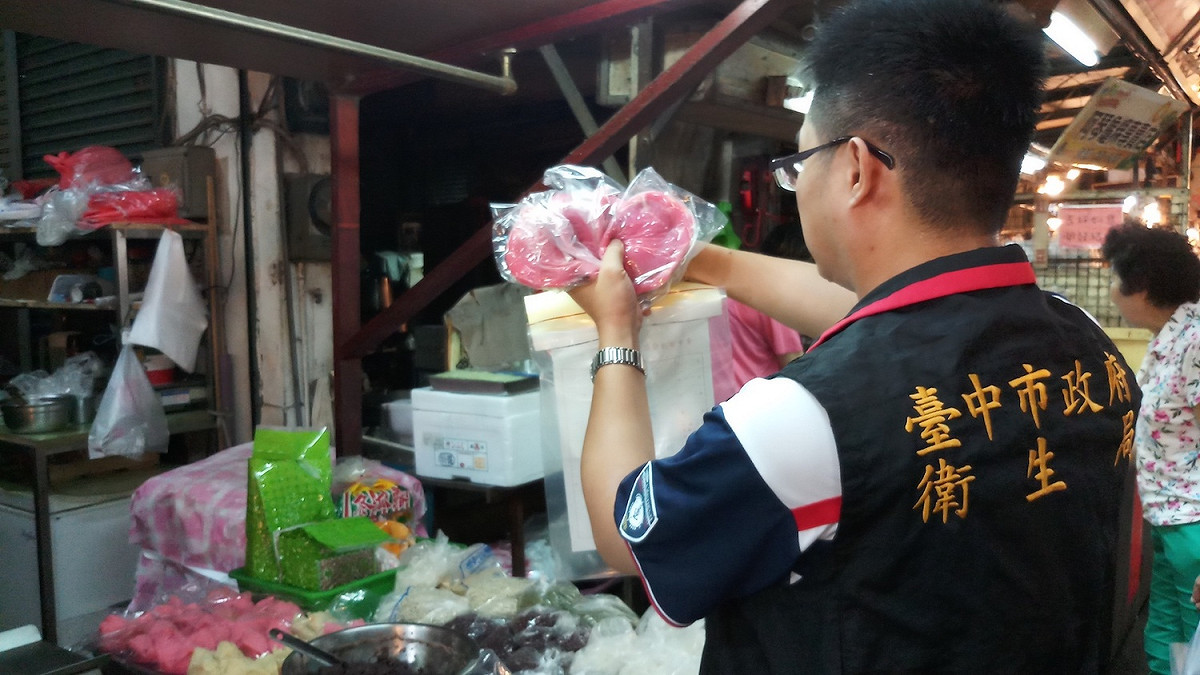 台中市食安處抽檢中元節祭祀品。 圖：台中市食安處／提供