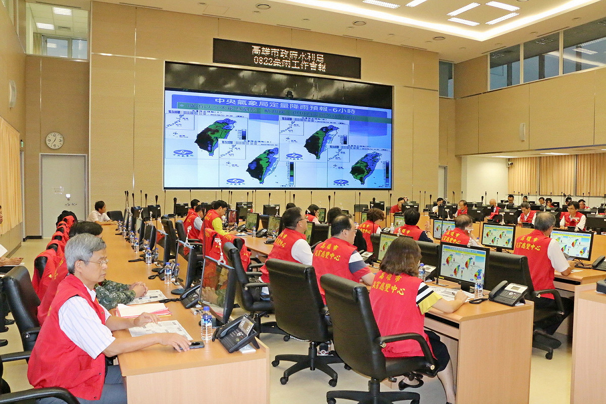 高雄市政府召開豪雨工作會報，隨時應變雨勢。 圖：高雄市政府/提供