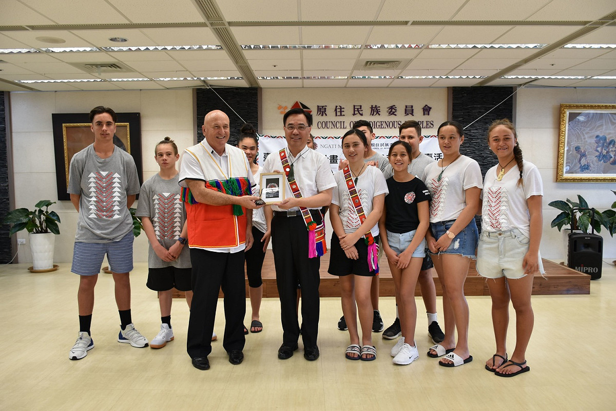 紐西蘭毛利青少年尋根團來台，於今日(23)上午在原住民族委員會拜訪。 圖 : 原民會