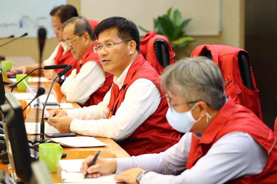 台中市長林佳龍昨日晚上11點宣布停班停課，卻遭網友抱怨。 圖：翻攝林佳龍臉書