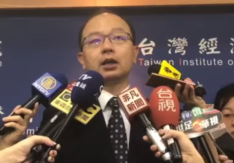 台經院景氣預測中心孫明德天表示，全球經濟可用「東山飄雨西山晴」7字概括 圖：翻攝自YOUTUBE (資料照片)