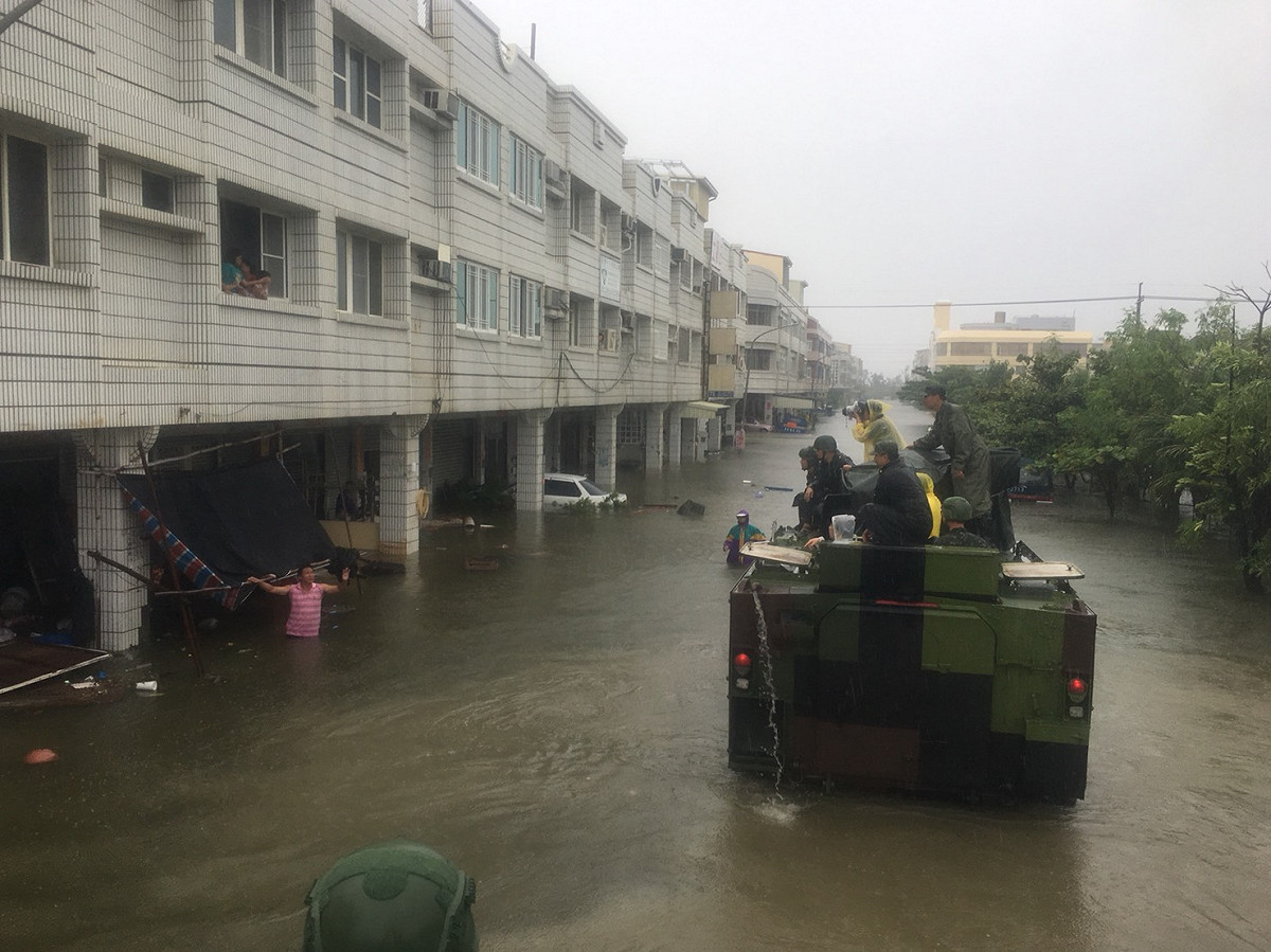 823水災帶來強大豪雨，南台灣各地都淹水，連日本跟南韓都因鋒面上升，導致淹水。 圖：新頭殼資料庫