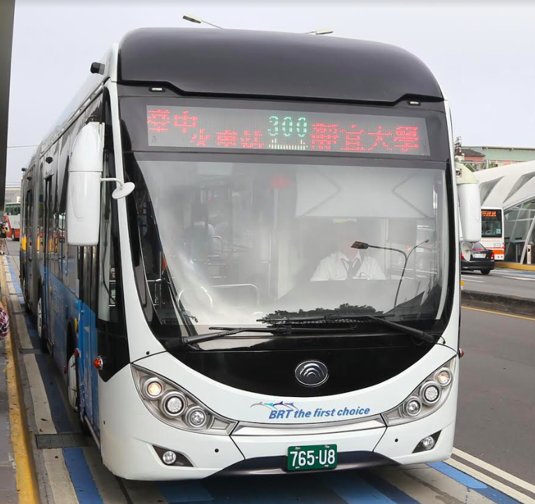 因應豪雨影響，台中市交通局今(24)日宣布，今日午後依然維持減班營運，呼籲民眾多注意乘車資訊。 圖：台中市政府提供