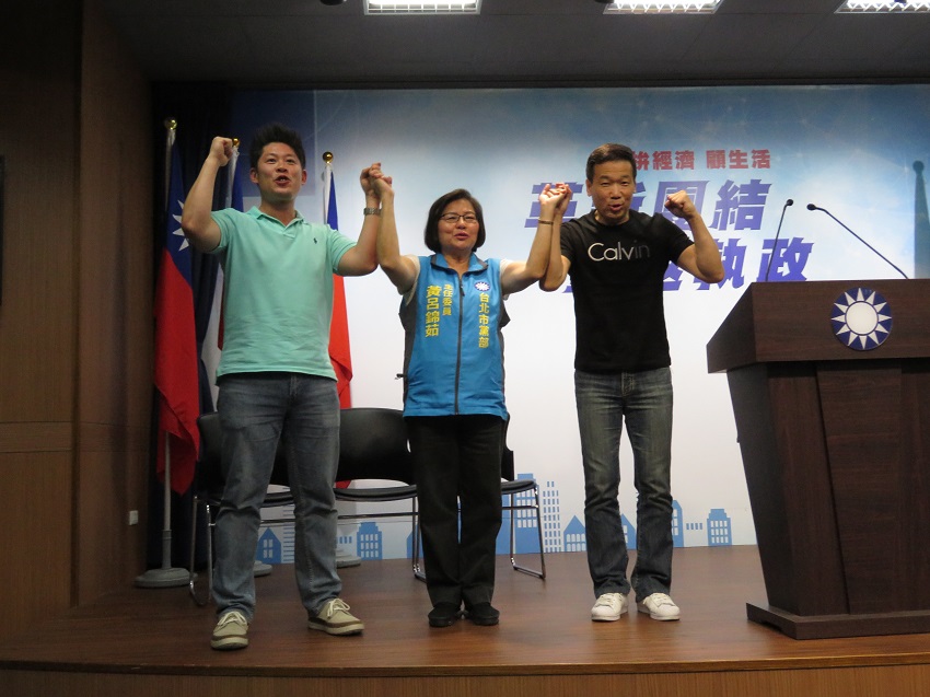 國民黨台北市黨部主委黃呂錦茹今（24）天上午邀集國民黨市議員鍾小平、自初選落敗的陳孝威協調，最終決定由徵召鍾小平。 圖：趙婉淳／攝