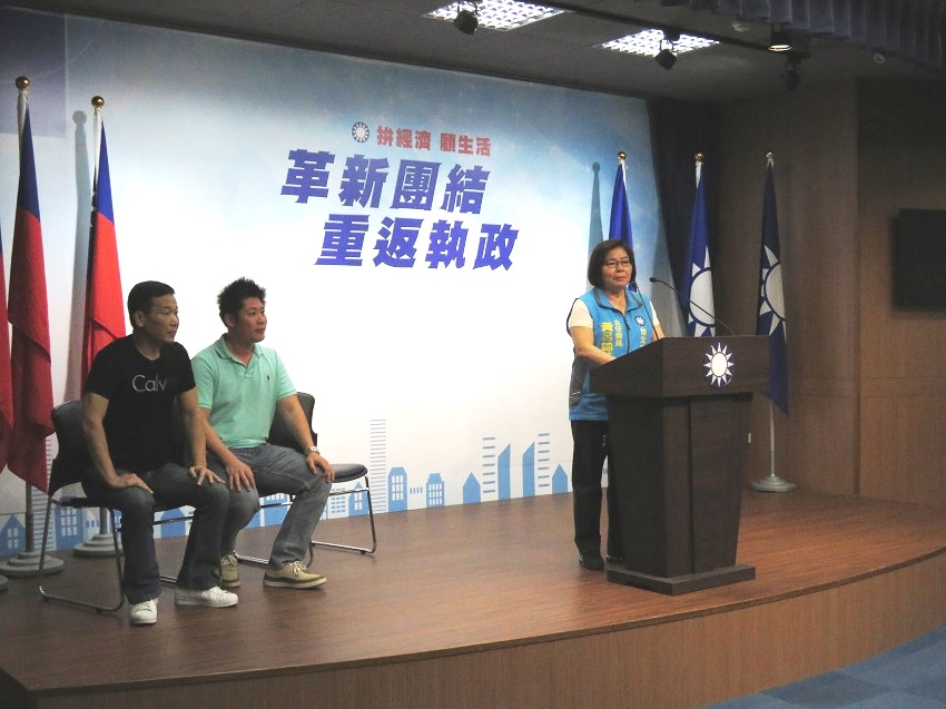 國民黨台北市黨部主委黃呂錦茹今（24）天上午邀集國民黨市議員鍾小平、自初選落敗的陳孝威協調，最終決定由徵召鍾小平。