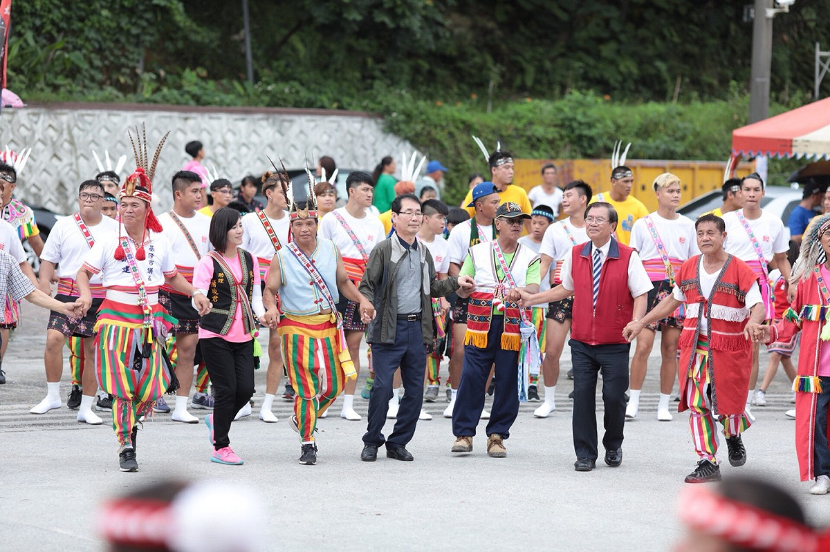 韓國尚州市議會一行人特別參加豐年祭，一同娛樂。 圖：基隆市政府提供