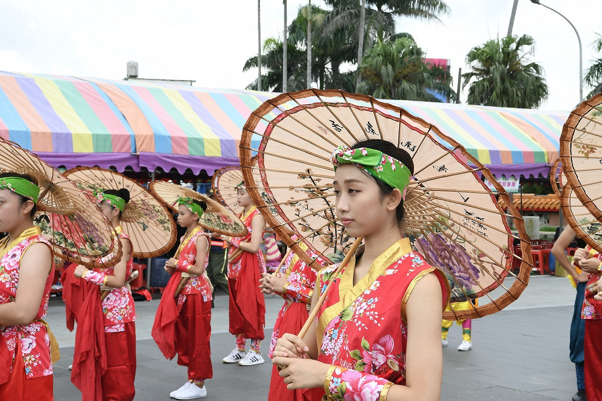 今年的義民祭兼具傳統與創新，內容包括彩繪、義民音樂故事劇、巡迴漫畫表演以及具備客家核心精神的挑擔奉飯活動。 圖：行政院/提供
