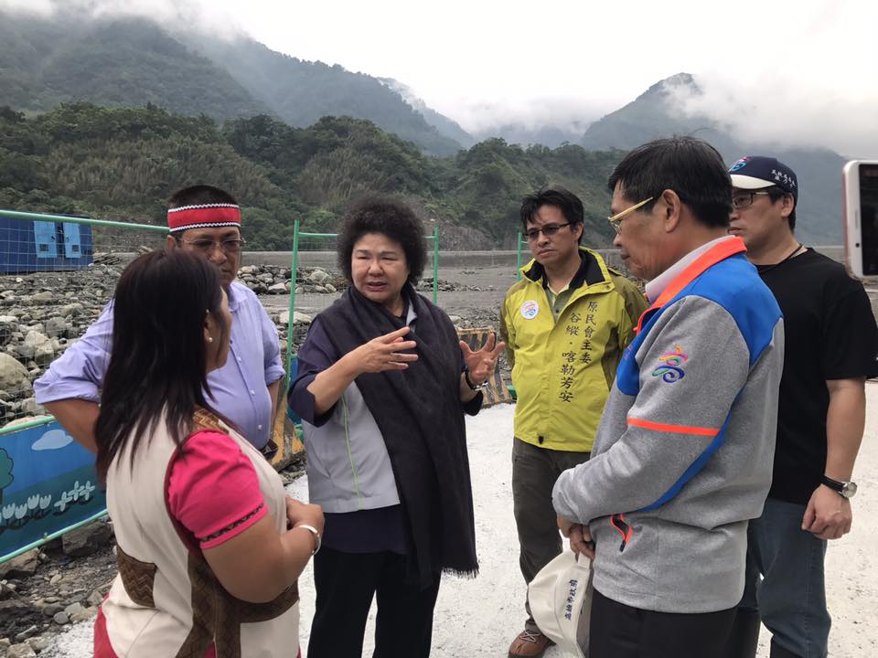 受到蔡英文總統指示，總統府秘書長陳菊近兩日南下高雄勘災。 圖：翻攝陳菊臉書