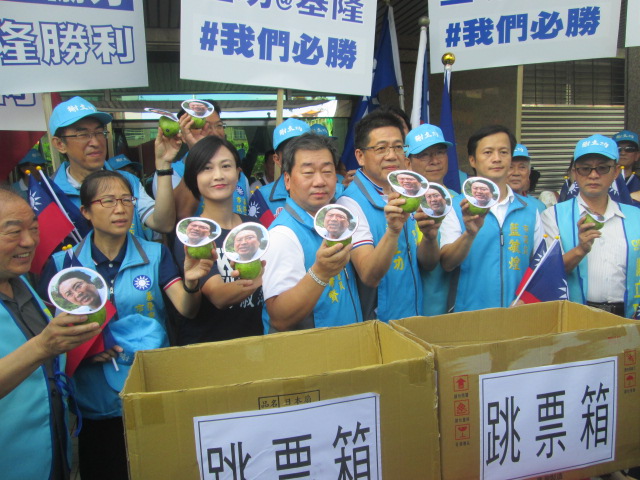 國民黨基隆市長參選人謝立功今日搶頭香登記。 圖：謝立功辦公室 / 提供
