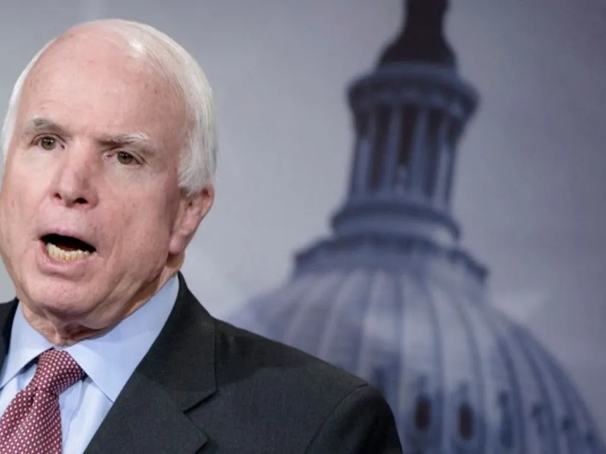 在這篇告別詞發表的同時，川普引起了爭議，因為他未向馬侃（John McCain）致敬一事，相當令人側目。 圖：翻攝自Youtube