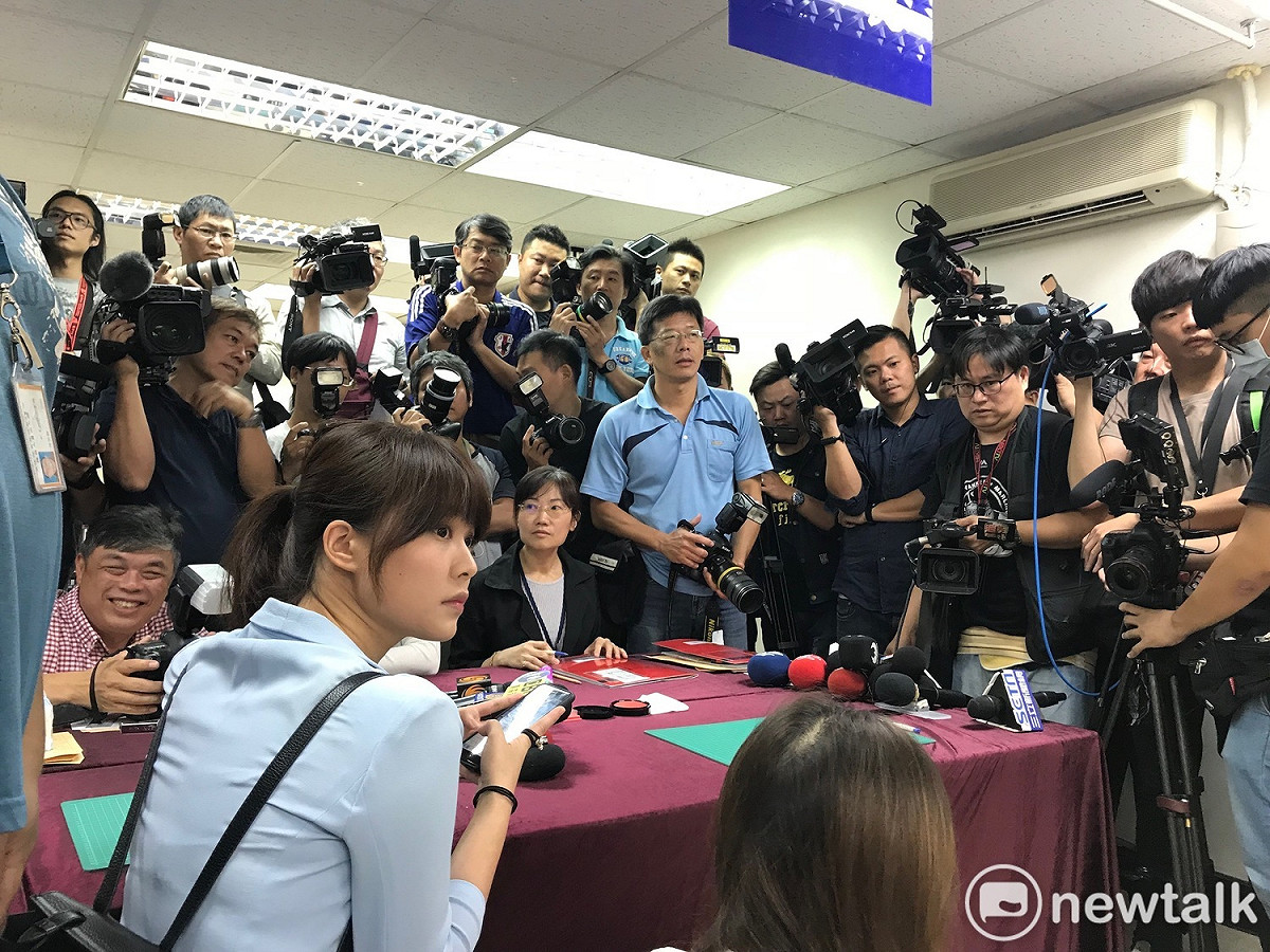 現場媒體大陣仗。 圖 : 周煊惠 / 攝