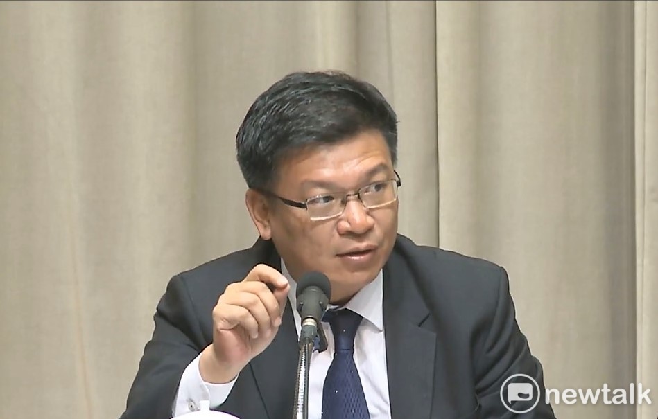 經濟部次長曾文生今（12）天下午召開記者會說明評估停建深澳電廠的考量。 圖：謝莉慧/攝（資料照片）